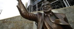Joe paterno statue
