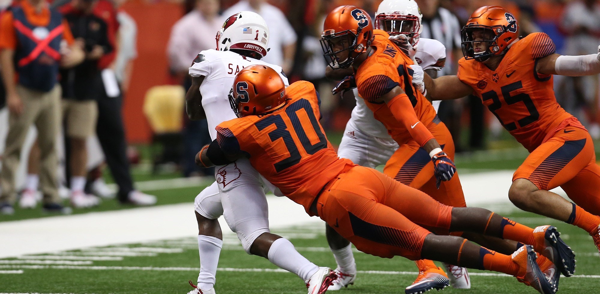 Former Syracuse Linebacker Parris Bennett Retires from NFL