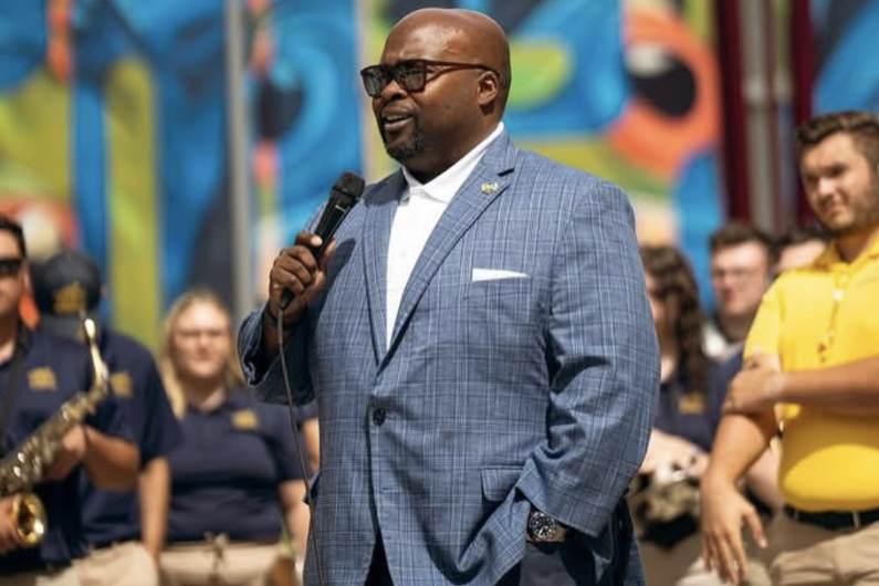 Syracuse AD Makes Huge Admission: Football and Basketball Come First